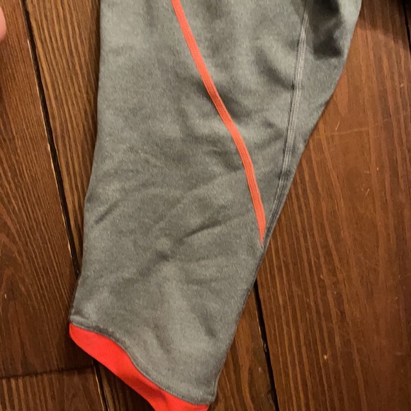 North Face mid-calf length exercise leggings size small - Picture 6 of 9